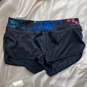 Lululemon Shorts 🌸Size 4